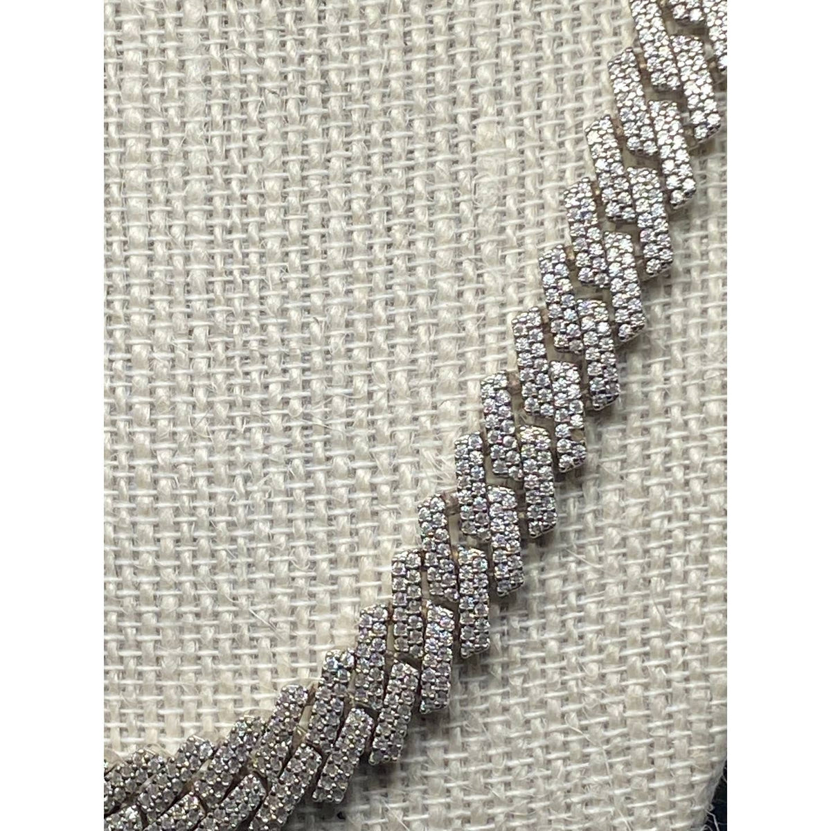 Iced Out Cuban Link 925 Silver or Gold Moissanite Chain Jewellery Luxurious Weddings