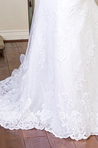 Exquisite Lace Mermaid Bridal GownLuxurious Weddings