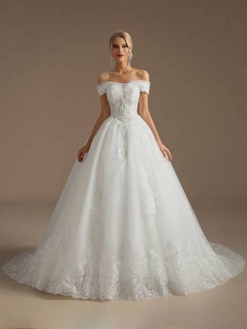 Elegant Appliqué Boat Neck Wedding Dress Luxurious Weddings