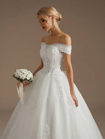 Elegant Appliqué Boat Neck Wedding Dress Luxurious Weddings