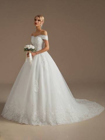 Elegant Appliqué Boat Neck Wedding Dress Luxurious Weddings