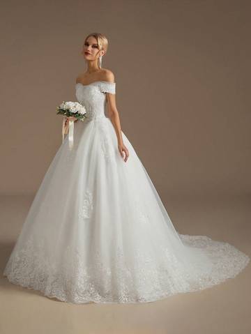 Elegant Appliqué Boat Neck Wedding Dress Luxurious Weddings