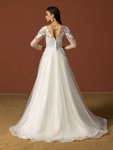 Lace Decorated Tulle Wedding Dress Luxurious Weddings