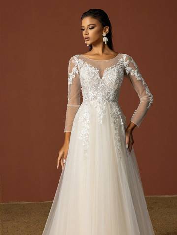 Lace Decorated Tulle Wedding Dress Luxurious Weddings