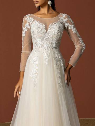 Lace Decorated Tulle Wedding Dress Luxurious Weddings