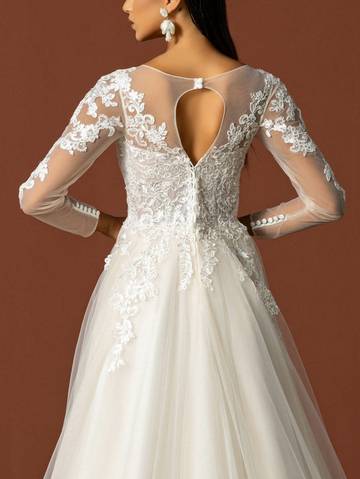 Lace Decorated Tulle Wedding Dress Wedding Dresses Luxurious Weddings
