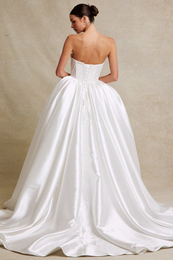 Sweetheart Lace Top A-Line Wedding Gown Wedding Dress Luxurious Weddings