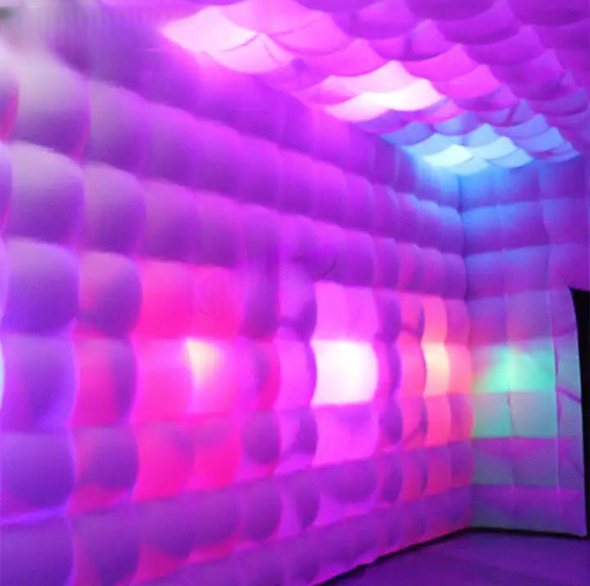 a room that has a wall made out of balloons