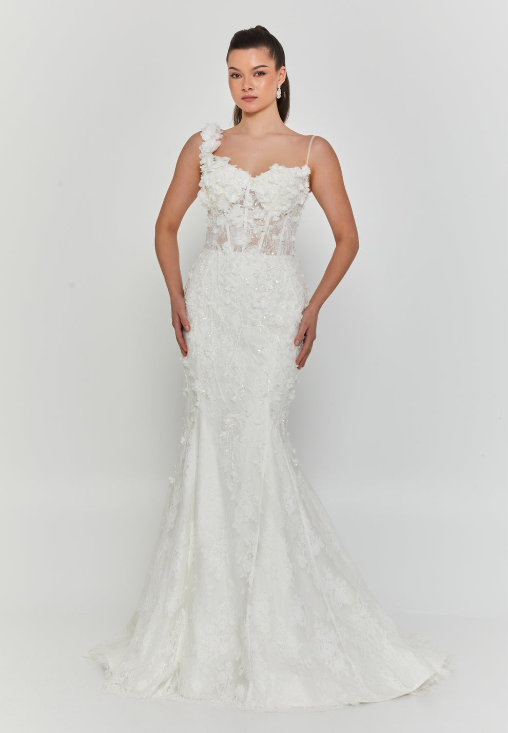 Sleeveless Lace Mermaid Wedding Dress with Appliques WEDDING DRESS Luxurious Weddings