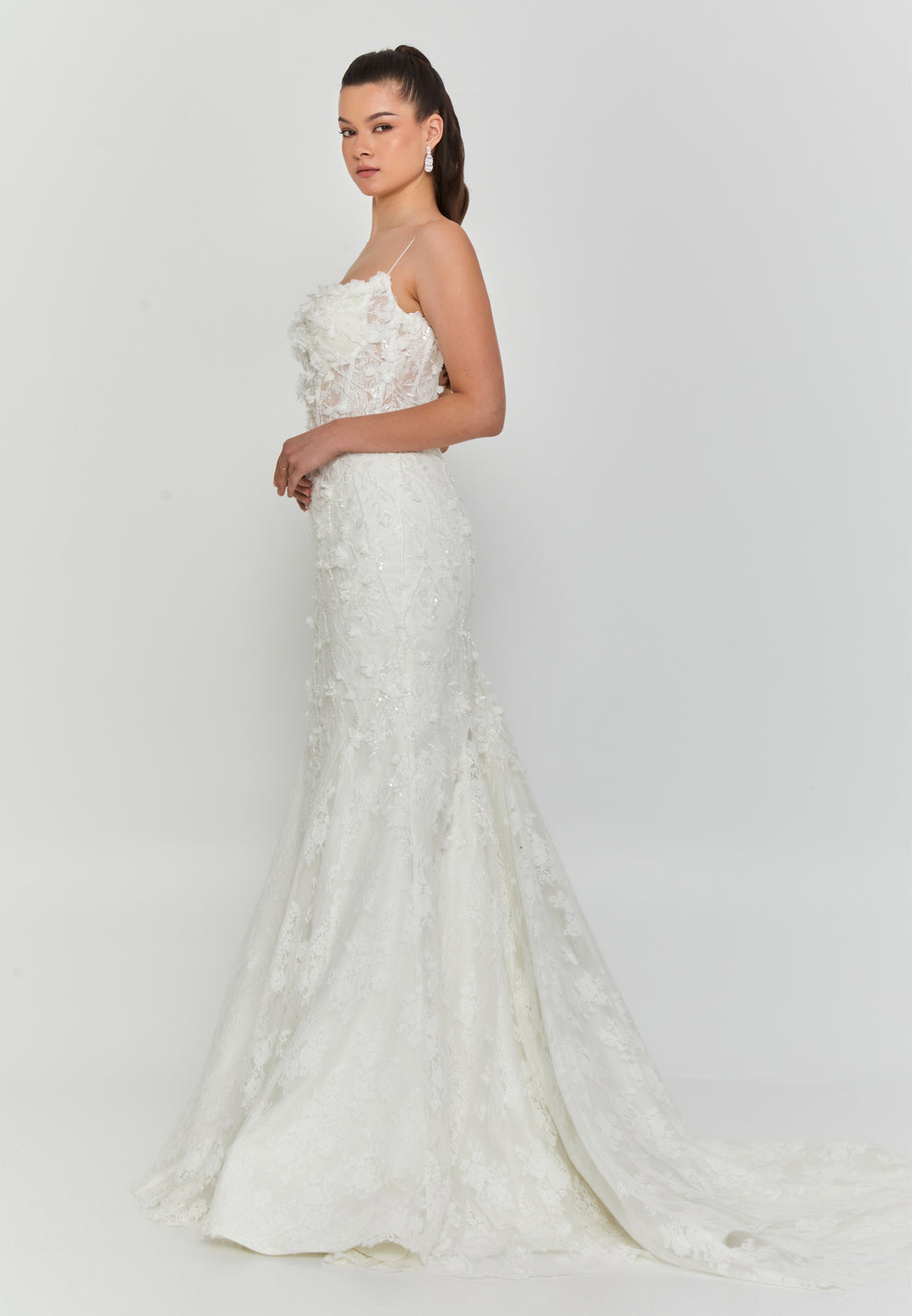 Sleeveless Lace Mermaid Wedding Dress with Appliques WEDDING DRESS Luxurious Weddings