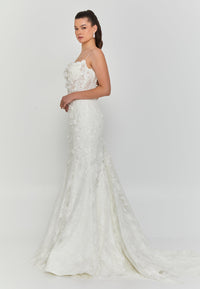 Sleeveless Lace Mermaid Wedding Dress with Appliques WEDDING DRESS Luxurious Weddings