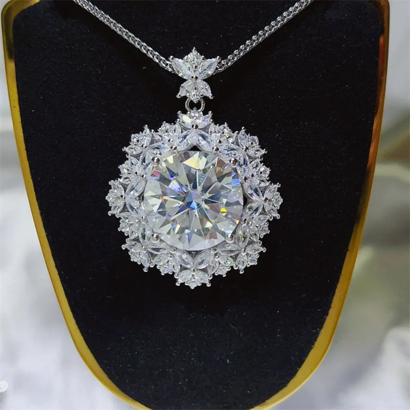10 Carat Moissanite 925 Sterling Silver Necklace Necklace Luxurious Weddings