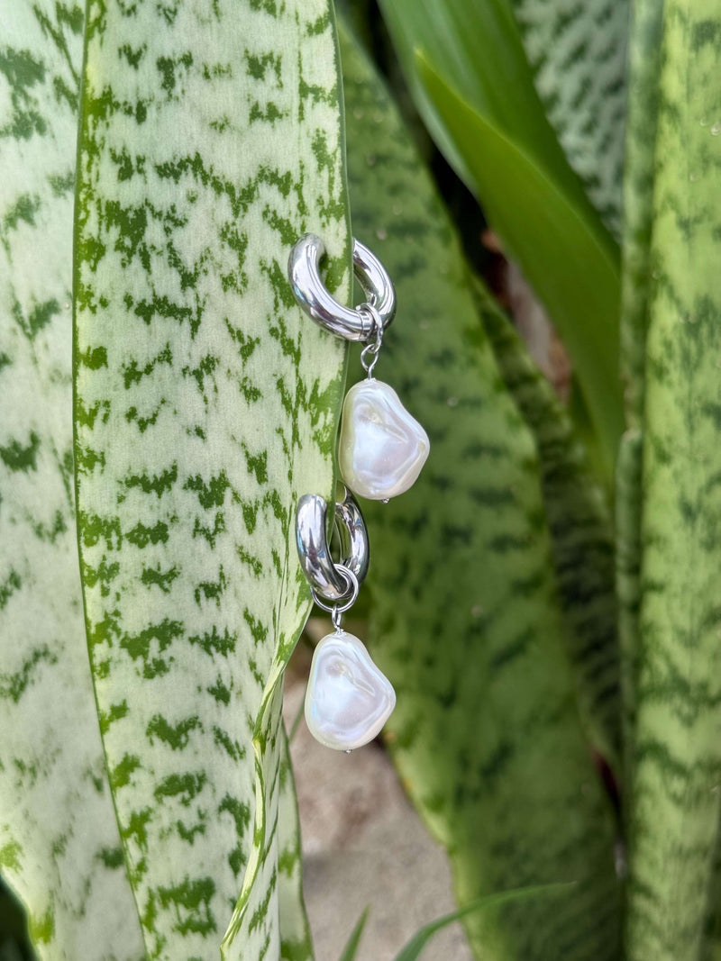 Hine Moana Pearl Silver Huggies