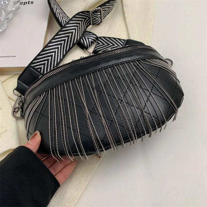 Umhängetasche aus Leder mit Quaste 