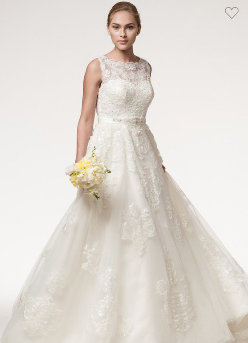 Sleeveless Scoop Neck Bridal gown Luxurious Weddings