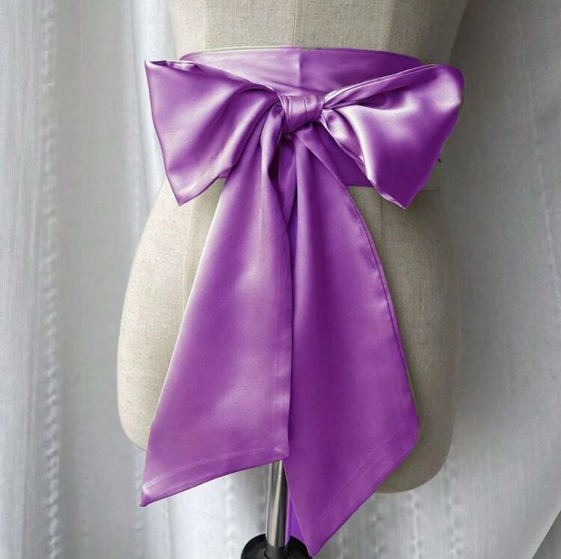 Bridesmaid waist sash in lilac, featuring a classic ribbon bow design, perfect for elegant bridal party ensembles.
