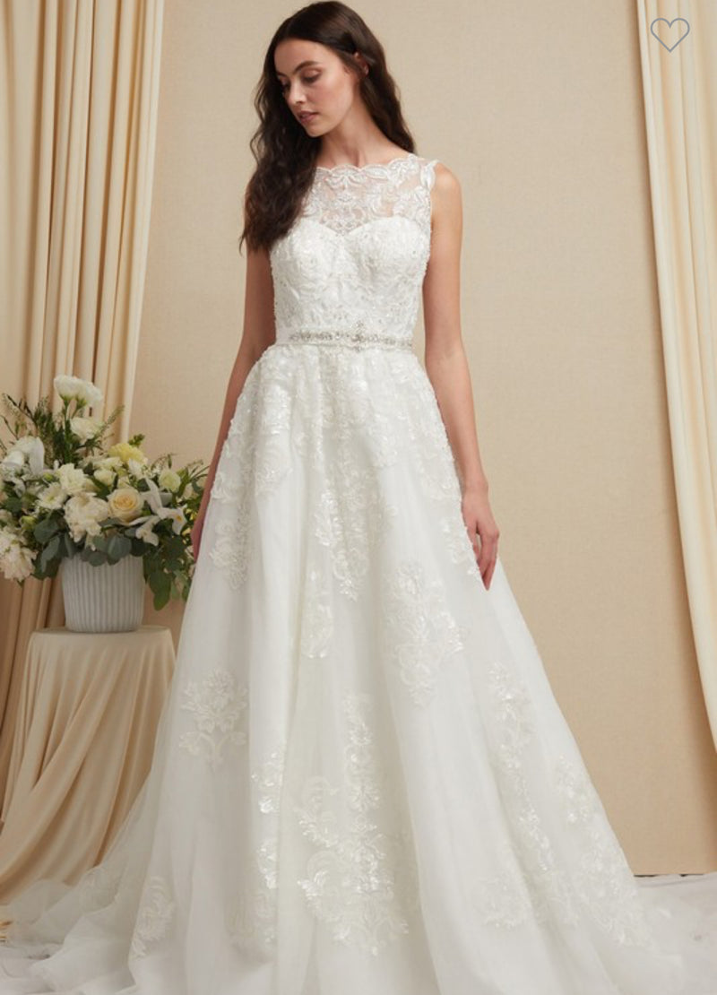 Sleeveless Scoop Neck Bridal gown Luxurious Weddings