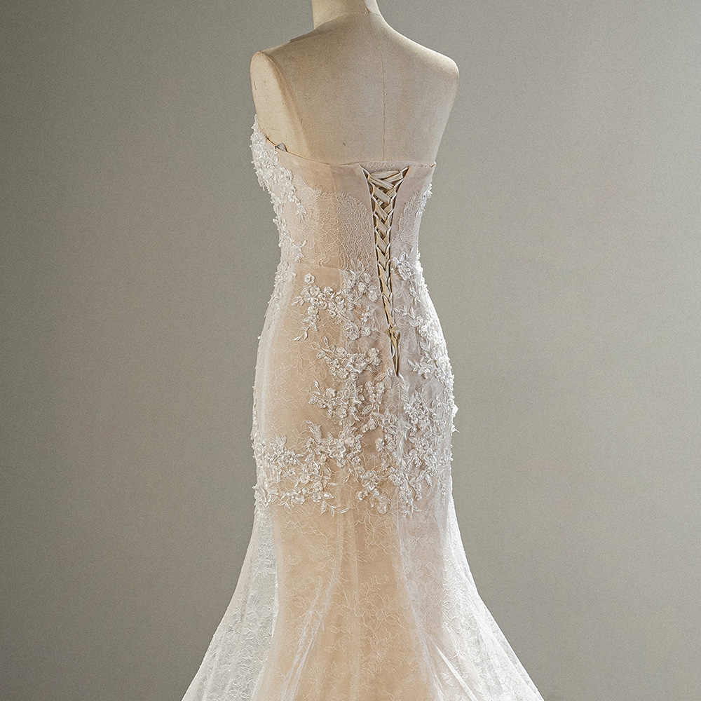 Embroidery Lace Slim Sleeveless Wedding Dress Wedding Dress Luxurious Weddings