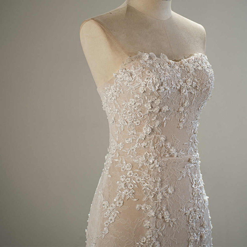 Embroidery Lace Slim Sleeveless Wedding Dress Wedding Dress Luxurious Weddings