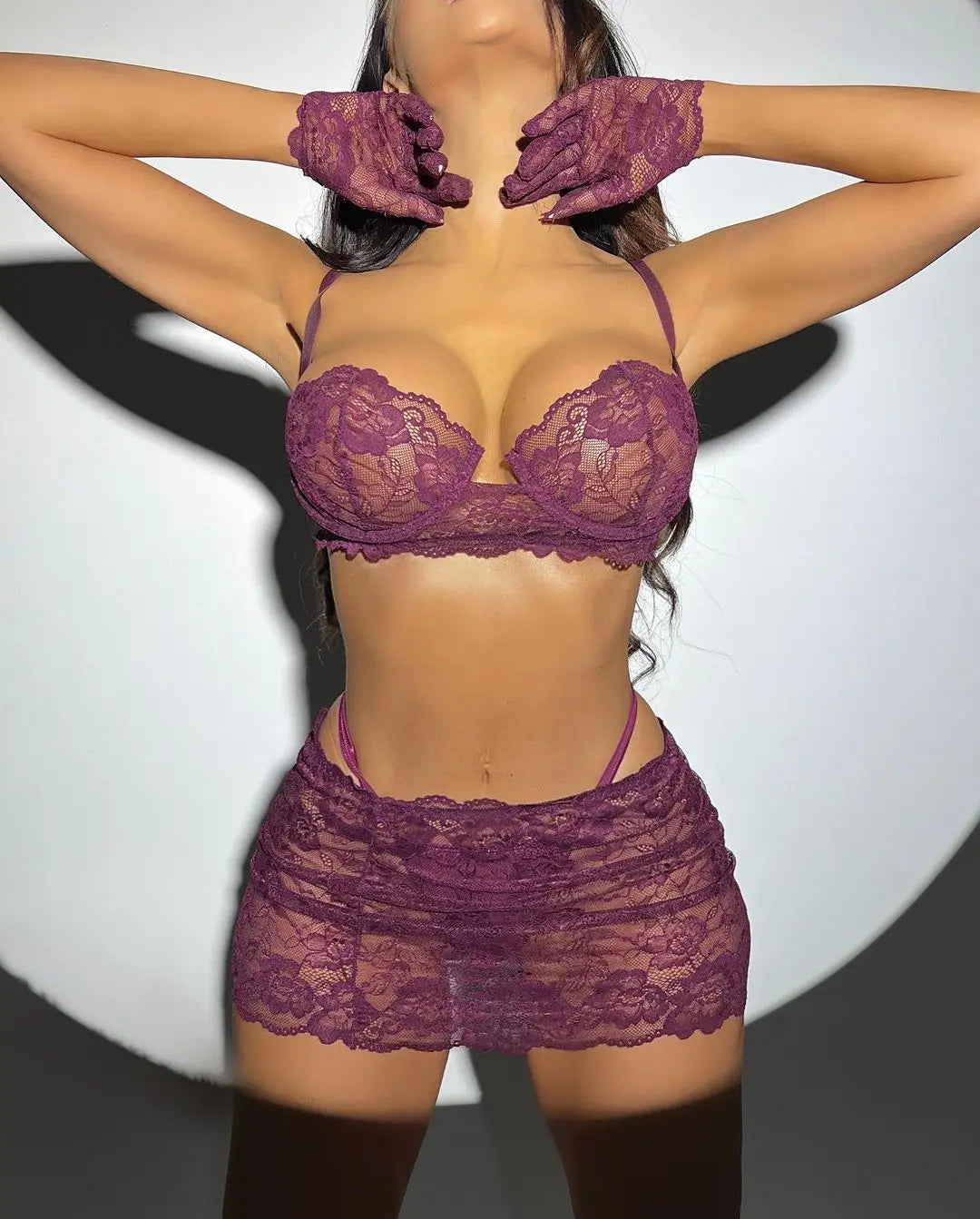 Seductive purple 5-piece lingerie set with gloves, perfect for intimate occasions. High-quality transparent fabric. Lingerie NZ.