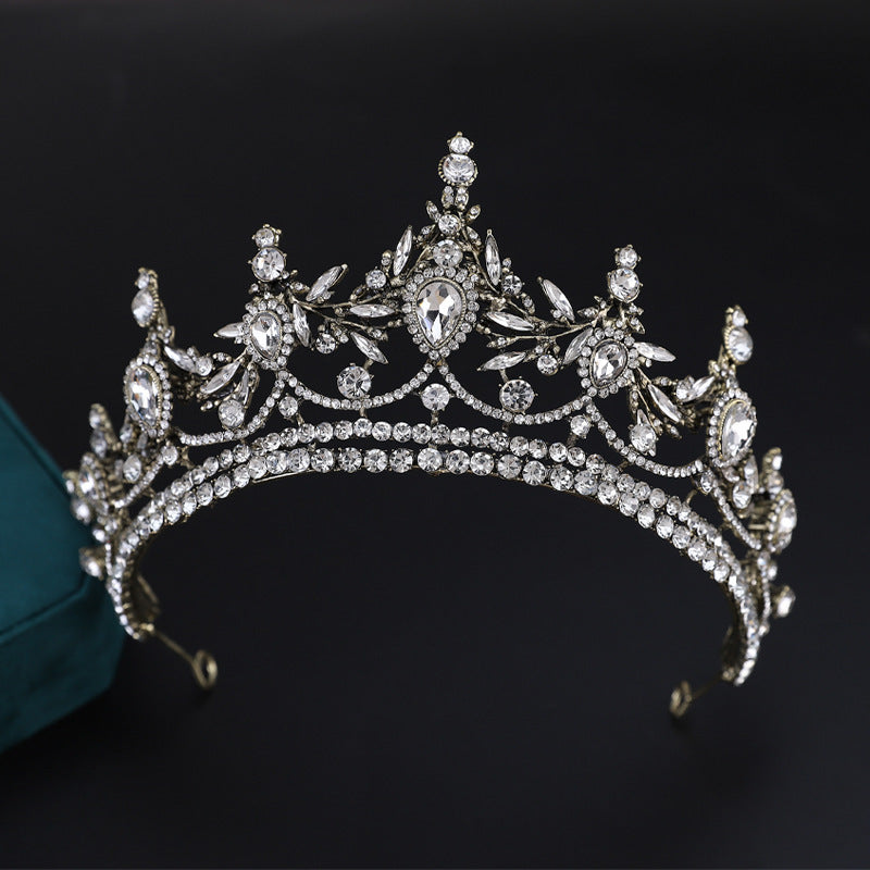 a tiara with a bunch of diamonds on it