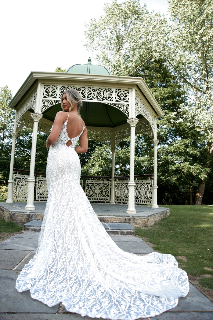 Vera Bridal Gown Bridal Gown Luxurious Weddings