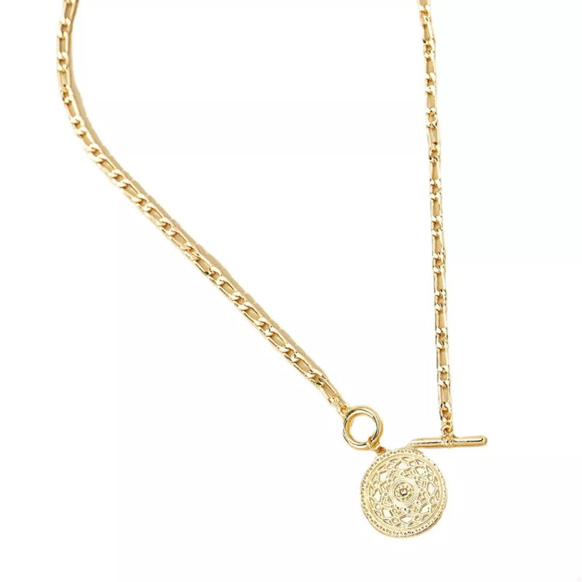 Chain Link Necklace with Vintage Coin Pendant in 18K gold-plated design, featuring delicate link chain and round pendant.