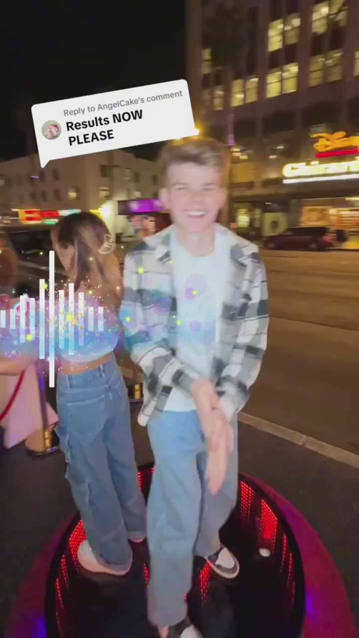 360 Spin Photo Booth - iPad/ iPhoto Compatible Photo Booth Luxurious Weddings