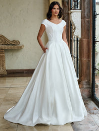 Long Bridal Gown Fitted Wedding Dress fitted gown Luxurious Weddings