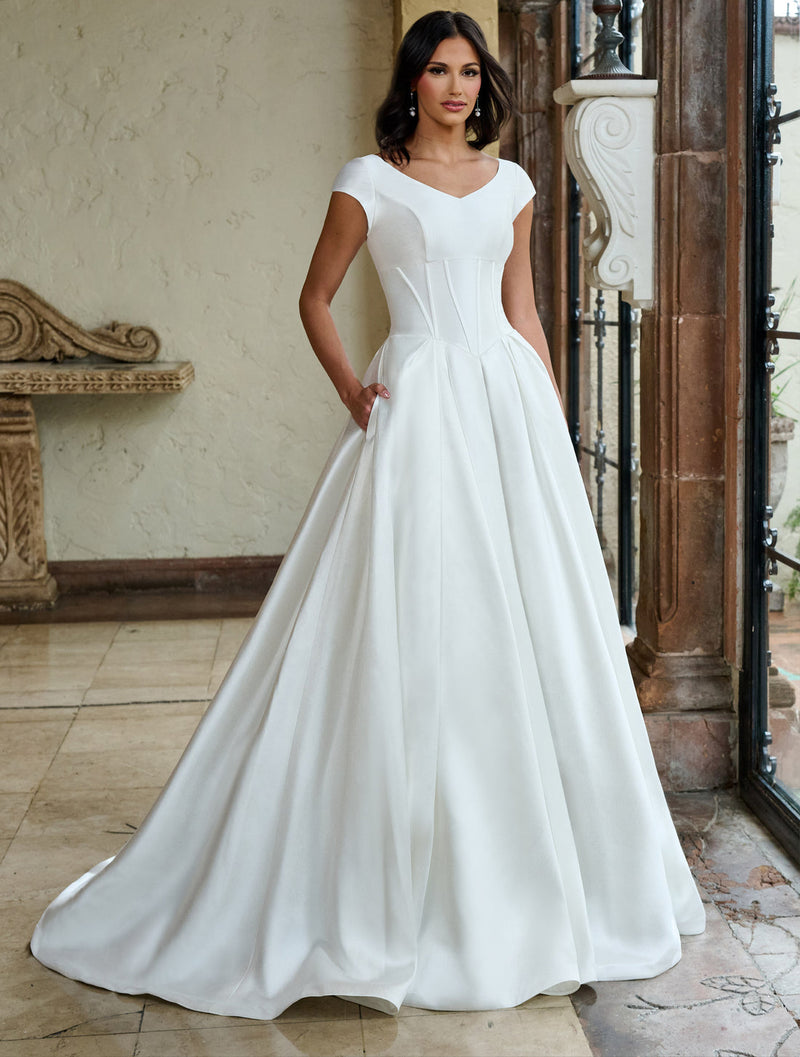 Long Bridal Gown Fitted Wedding Dress fitted gown Luxurious Weddings